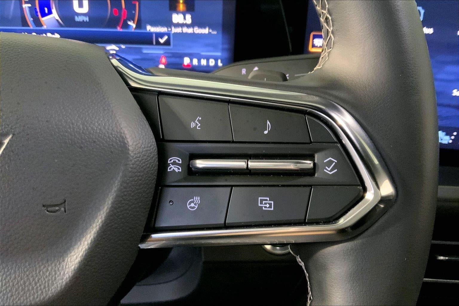 Used 2026 Chevrolet Traverse LT w/ Driver Confidence Package FWD image 19