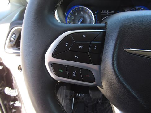 Used 2023 Chrysler Voyager LX FWD image 24