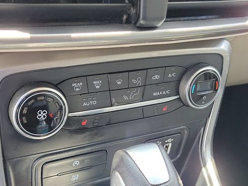 Used 2021 Ford EcoSport SE FWD image 24