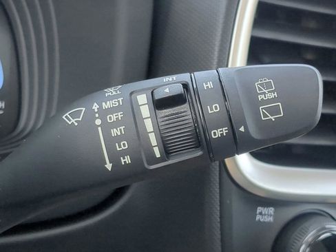 New 2025 Hyundai Venue SEL FWD image 27