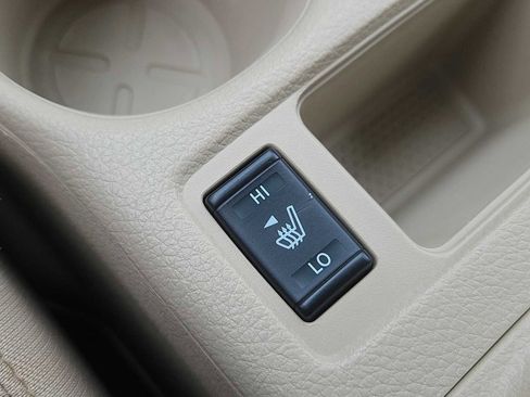 Used 2019 Nissan Rogue SV image 17