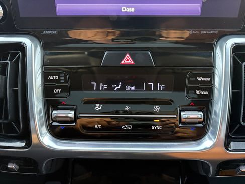 Used 2023 Kia Sorento SX Prestige image 17