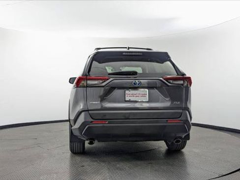 Used 2022 Toyota RAV4 XLE Premium AWD/4WD image 7