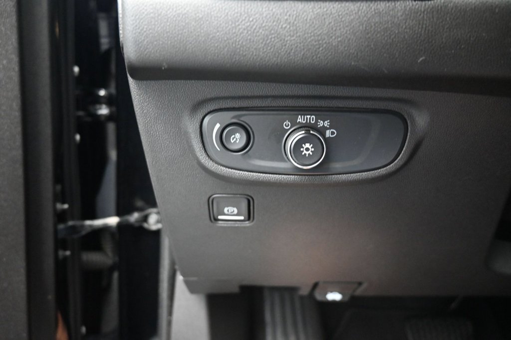Used 2024 GMC Terrain SLE AWD/4WD image 16