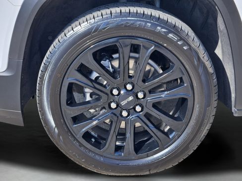 Used 2022 GMC Acadia SLE w/ Elevation Edition FWD image 13