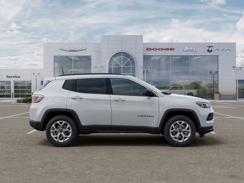 New 2026 Jeep Compass Latitude AWD/4WD image 22