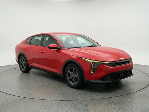 Used 2025 Kia K4 LXS image 3