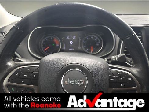 Used 2019 Jeep Cherokee Latitude Plus w/ Comfort/Convenience Group image 19