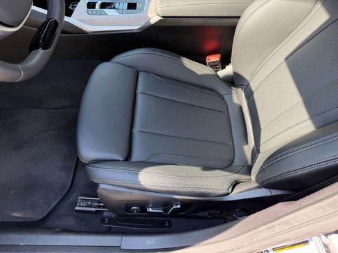 Certified 2025 BMW 330i xDrive Sedan AWD/4WD image 13