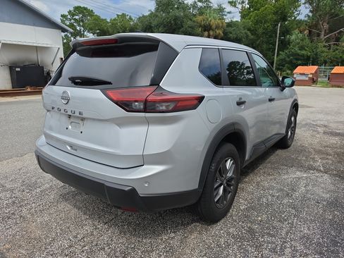 Used 2024 Nissan Rogue S FWD image 3