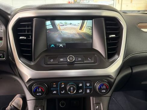 Used 2019 GMC Acadia SLE w/ LPO, Black Accent Package FWD image 17