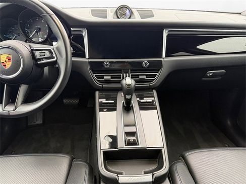 Used 2022 Porsche Macan image 11