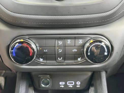 Used 2023 Chevrolet TrailBlazer LT FWD image 42