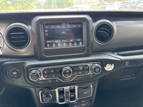 Used 2022 Jeep Wrangler Unlimited Sport AWD/4WD image 16