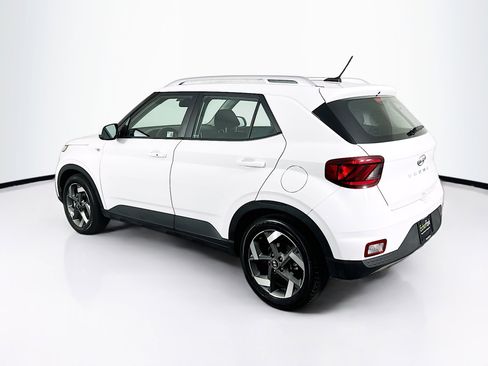 Used 2025 Hyundai Venue SEL FWD image 5