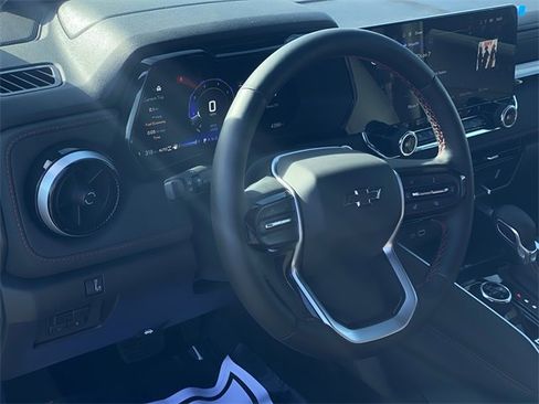 Used 2025 Chevrolet Colorado Z71 w/ Z71 Convenience Package 2 image 10