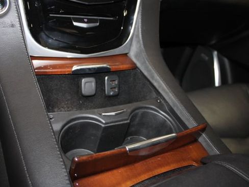 Used 2019 Cadillac Escalade Luxury AWD/4WD image 22
