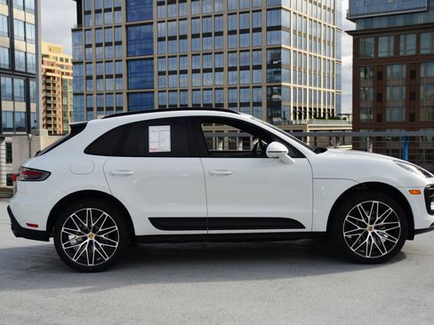 Certified 2026 Porsche Macan AWD/4WD image 8