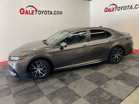 Used 2021 Toyota Camry SE image 9