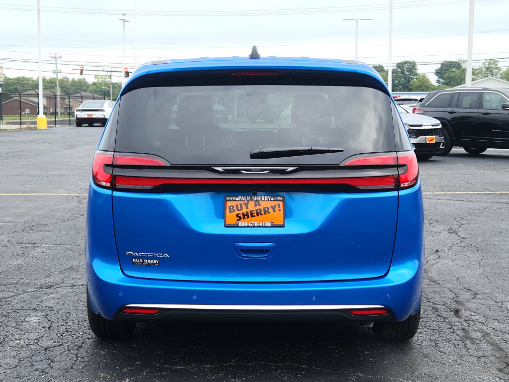 New 2027 Chrysler Pacifica Select FWD image 9