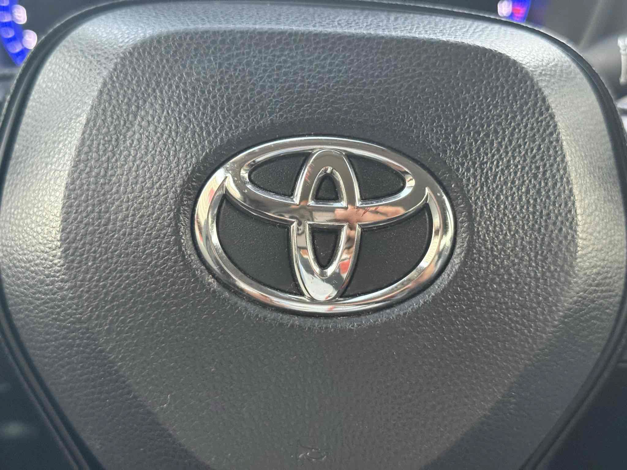 Used 2020 Toyota Corolla LE FWD image 86