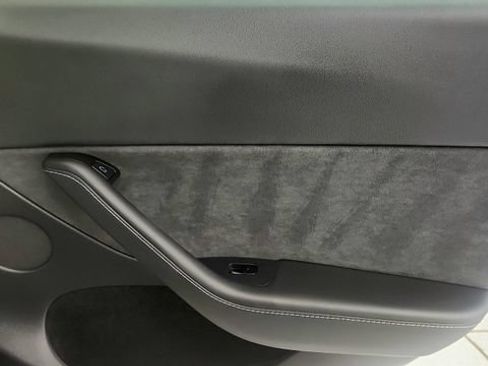 Used 2025 Tesla Model Y Long Range AWD/4WD image 41
