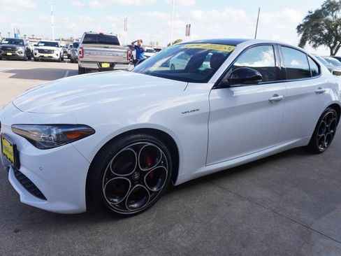 Used 2022 Alfa Romeo Giulia Veloce image 3