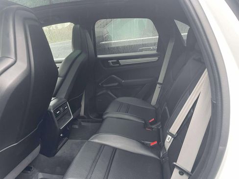 Used 2023 Porsche Cayenne Platinum Edition image 11