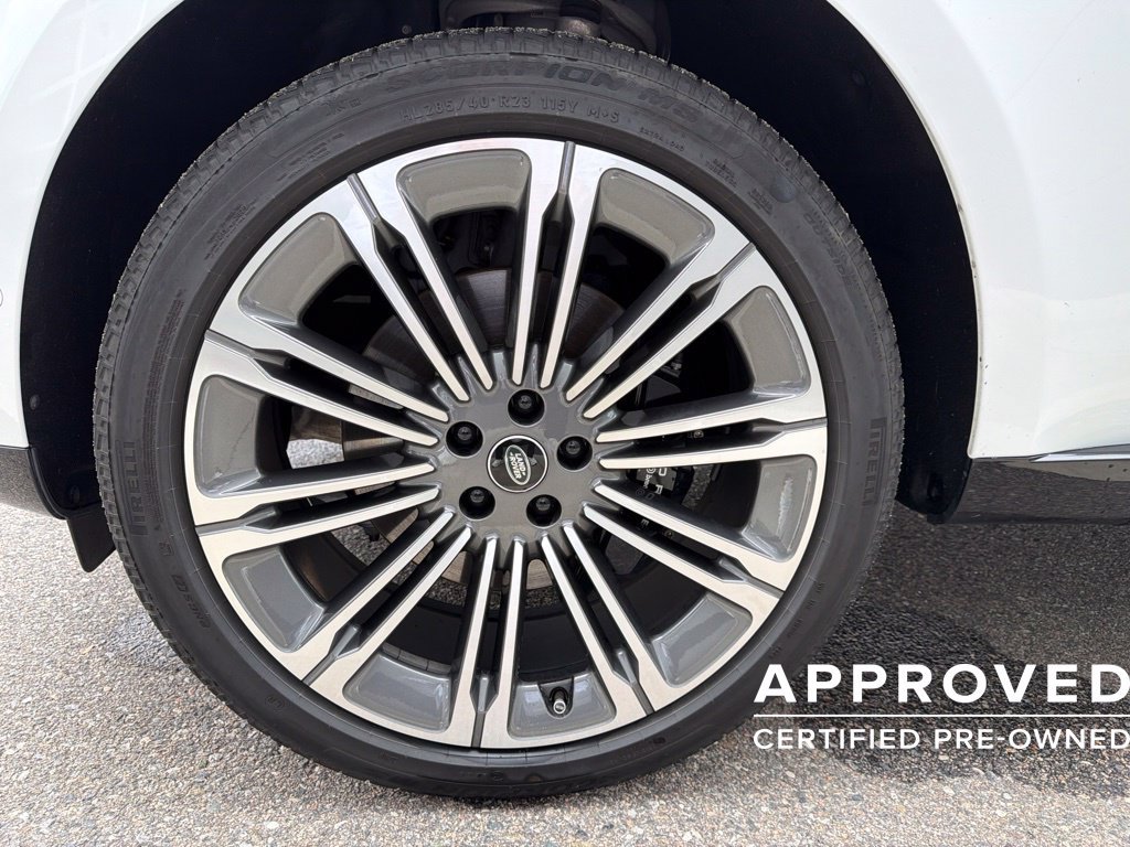 Used 2025 Land Rover Range Rover SE AWD/4WD image 9