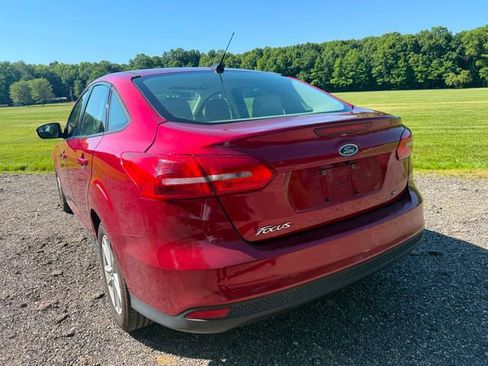 Used 2015 Ford Focus SE FWD image 3
