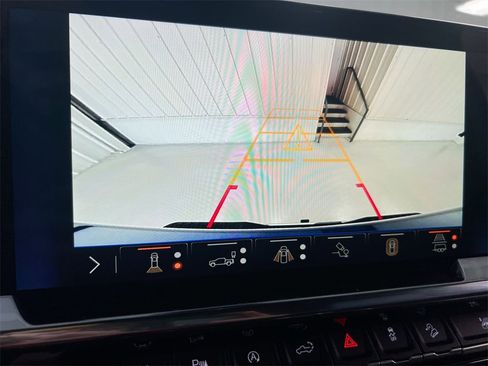 Used 2024 Chevrolet Silverado 1500 LTZ image 15