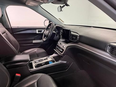Used 2023 Ford Explorer XLT w/ Equipment Group 202A AWD/4WD image 11