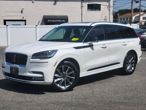 Used 2020 Lincoln Aviator Grand Touring w/ Elements Package Plus image 2