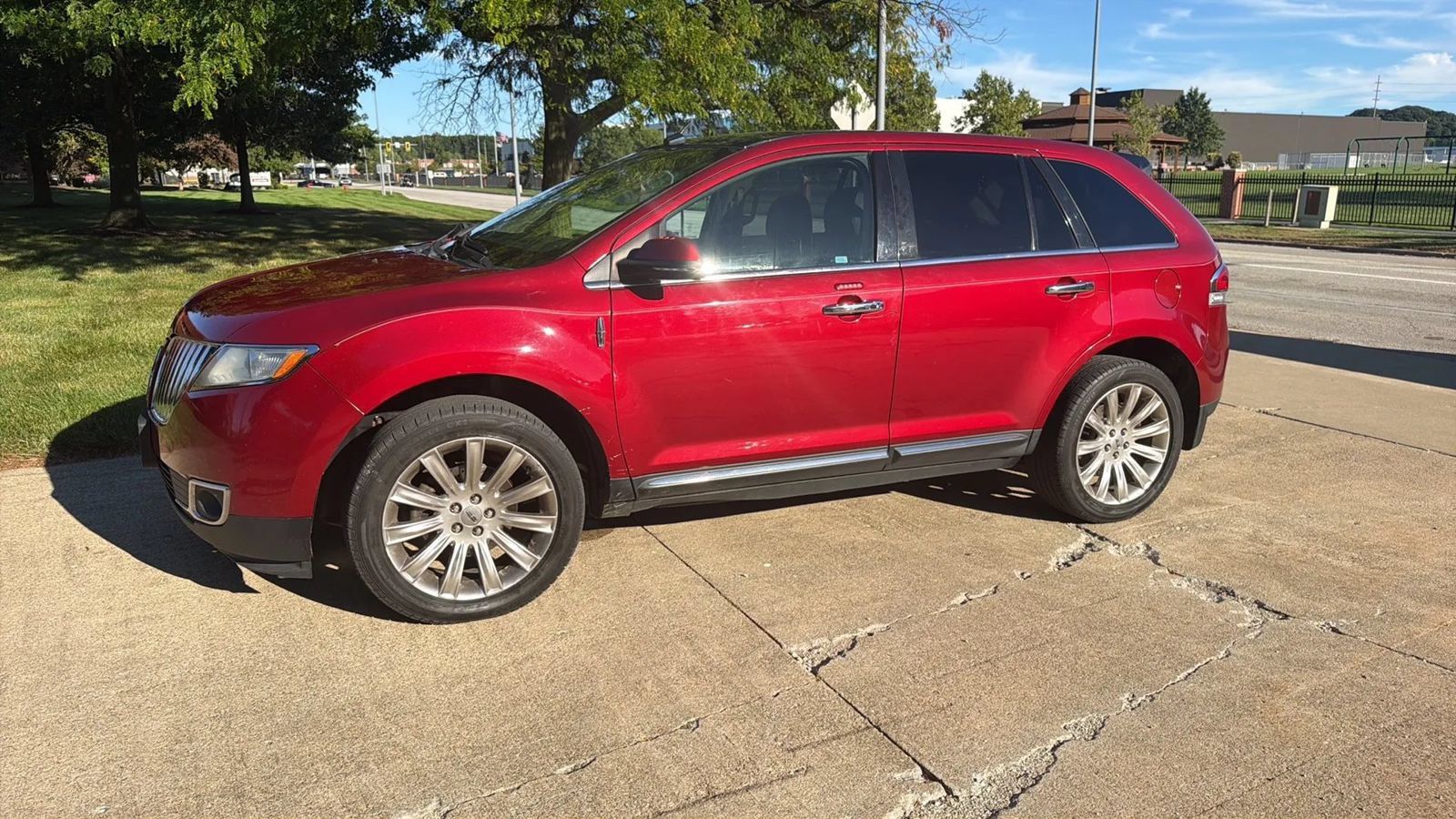 Used 2014 Lincoln MKX AWD w/ Equipment Group 102A image 2