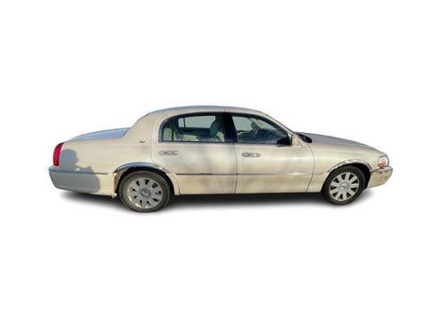 Used 2003 Lincoln Town Car Cartier image 7
