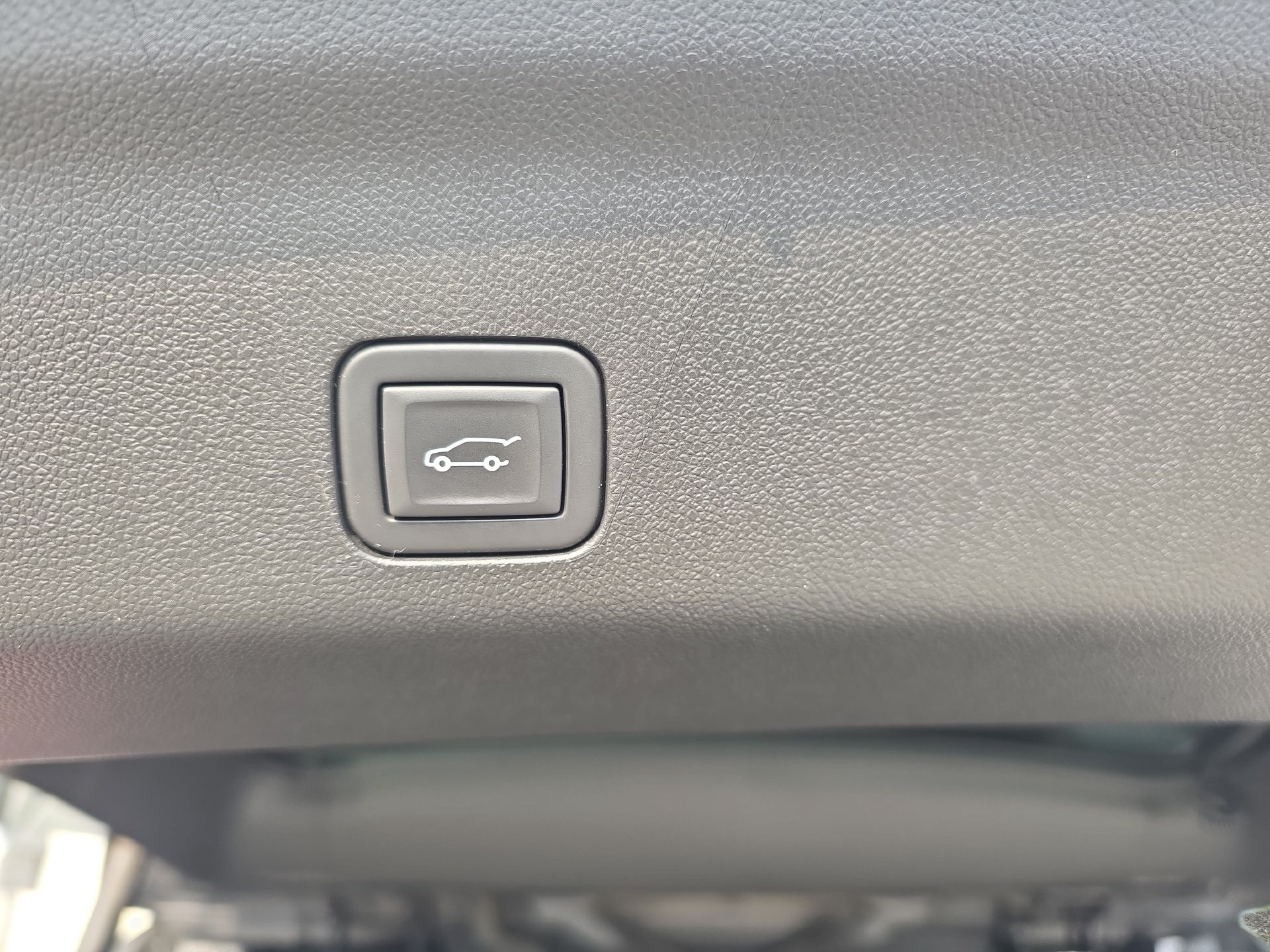 Used 2024 Cadillac Escalade Premium Luxury RWD image 13