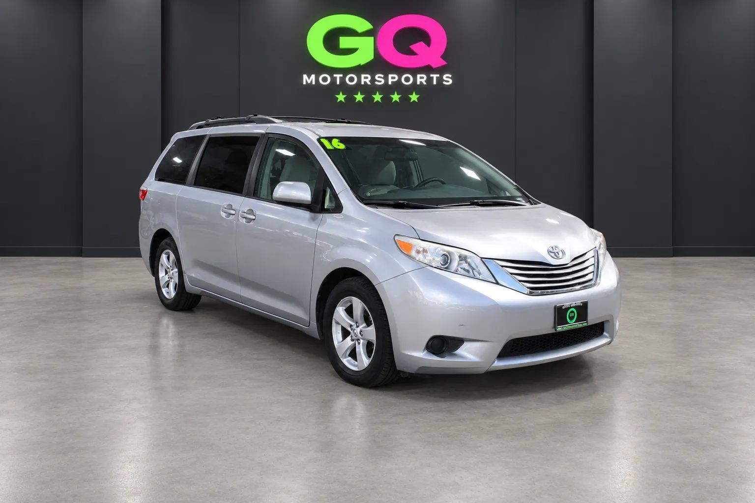 Used 2016 Toyota Sienna LE FWD image 1