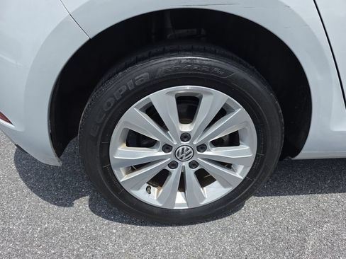 Used 2020 Volkswagen Golf 4-Door FWD image 34