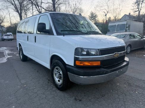 Used 2018 Chevrolet Express 2500 LT w/ LT Preferred Equipment Group image 3