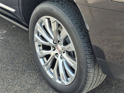 Used 2023 GMC Yukon Denali image 7