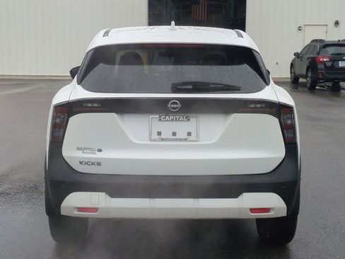 Used 2025 Nissan Kicks SV image 4