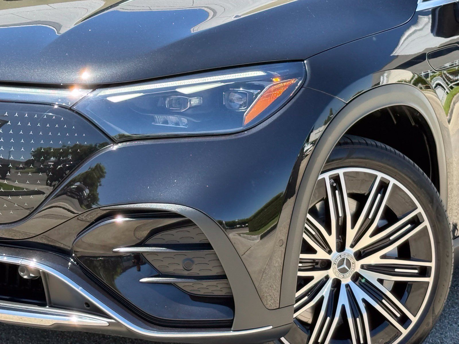 Used 2023 Mercedes-Benz EQE 350+ SUV w/ AMG Line Exterior Package image 3