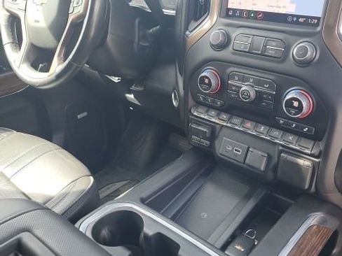 Used 2022 Chevrolet Silverado 1500 High Country w/ Technology Package AWD/4WD image 9