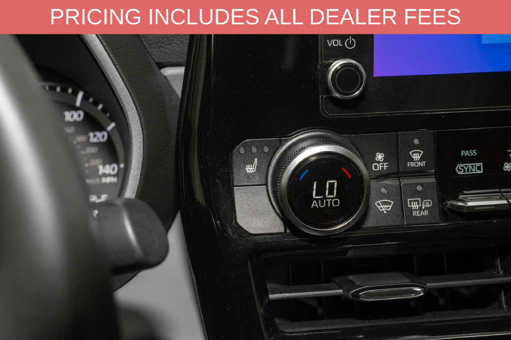 Used 2024 Toyota Highlander XLE FWD image 17