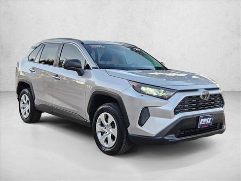 Used 2020 Toyota RAV4 LE image 3