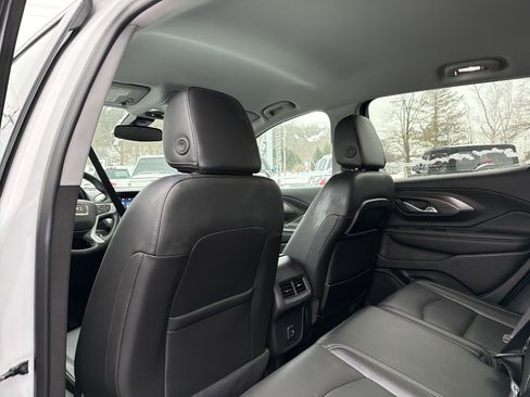 Used 2024 GMC Terrain SLT image 29