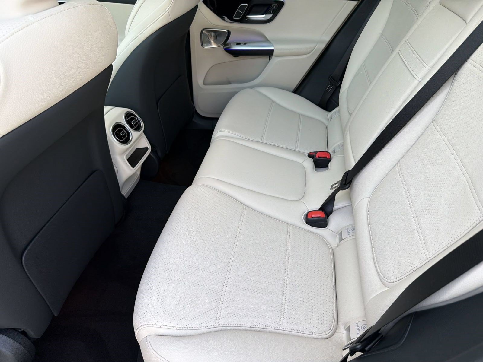 Used 2026 Mercedes-Benz GLC 300 image 23