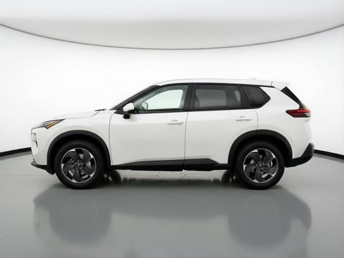 Used 2025 Nissan Rogue SV image 3