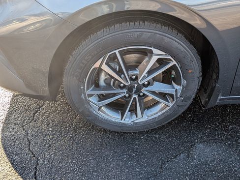 Used 2023 Kia Forte LXS image 12