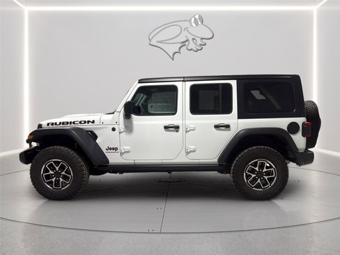 Used 2025 Jeep Wrangler Unlimited Rubicon AWD/4WD image 3
